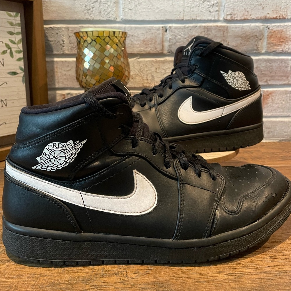 Nike Air Jordan 1s (black and white)